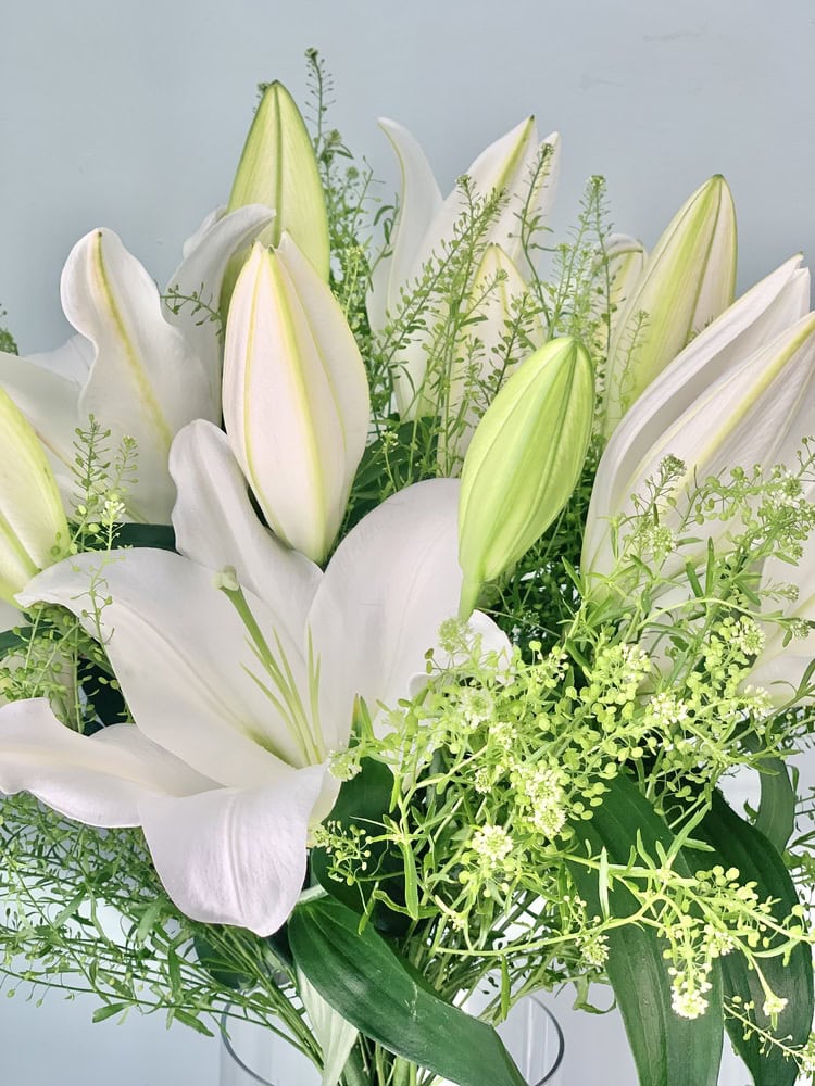 Lilia – Bouquet de Lys Blancs Éclatants et Élégants – Image 2