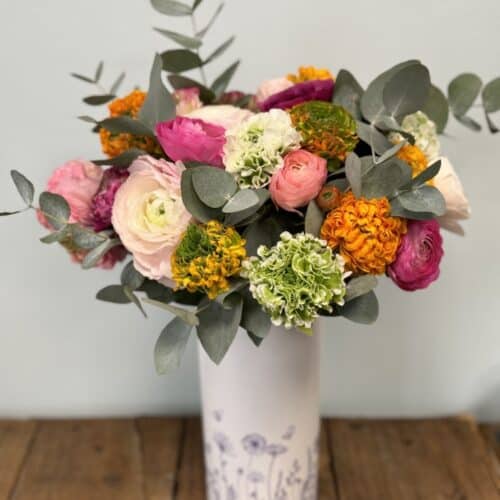 Bouquet coloré de saison Arc-en-ciel floral – fleuriste à Paris – Papillon Fleuriste